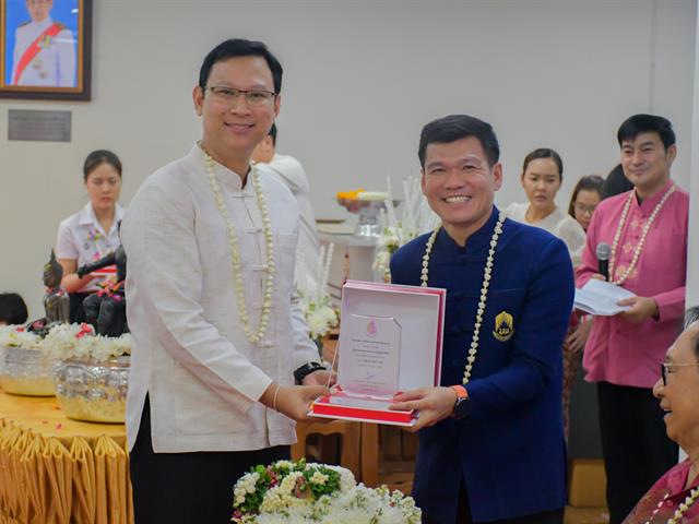 วิทยาลัยการศึกษา ดำเนินโครงการพิธีทำบุญครบรอบ 10 ปี วิทยาลัยการศึกษาและกิจกรรมประเพณีสงกรานต์รดน้ำดำหัวผู้บริหารและผู้อาวุโส ประจำปี 2567