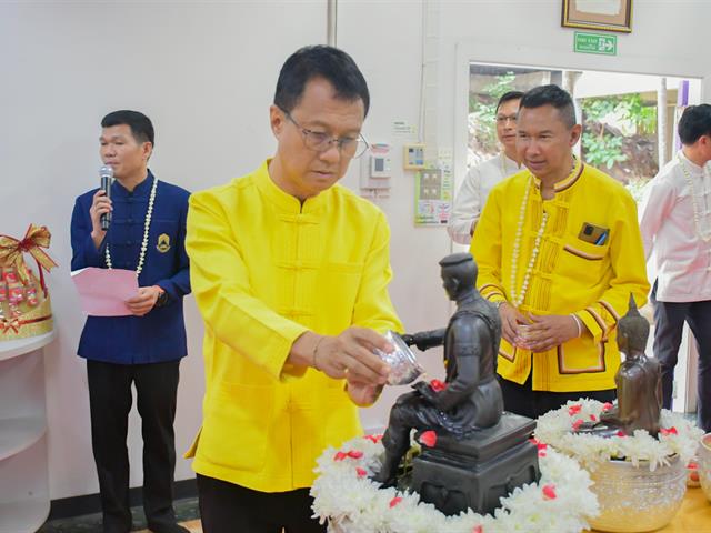 วิทยาลัยการศึกษา ดำเนินโครงการพิธีทำบุญครบรอบ 10 ปี วิทยาลัยการศึกษาและกิจกรรมประเพณีสงกรานต์รดน้ำดำหัวผู้บริหารและผู้อาวุโส ประจำปี 2567