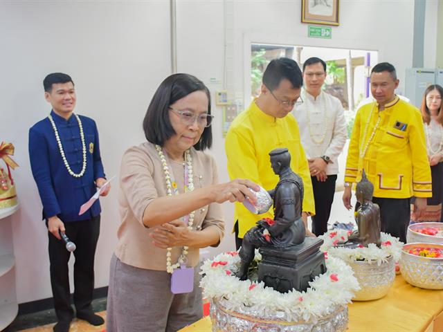 วิทยาลัยการศึกษา ดำเนินโครงการพิธีทำบุญครบรอบ 10 ปี วิทยาลัยการศึกษาและกิจกรรมประเพณีสงกรานต์รดน้ำดำหัวผู้บริหารและผู้อาวุโส ประจำปี 2567