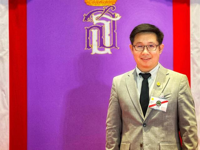 คณบดีคณะสถาปัตยกรรมศาสตร์และศิลปกรรมศาสตร์ ผู้ช่วยศาสตราจารย์ ดร.อัมเรศ เทพมา ได้ทูลเกล้าทูลกระหม่อมถวาย ภาพเขียนลายเส้นสถาปัตยกรรม แด่ สมเด็จพระกนิษฐาธิราชเจ้า กรมสมเด็จพระเทพรัตนราชสุดาฯ สยามบรมราชกุมารี 