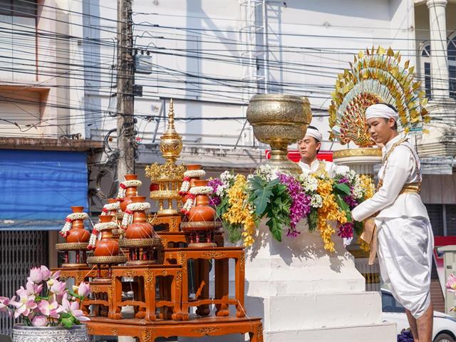 ประเพณีแห่ผ้าห่มพระธาตุจอมทอง มหาวิทยาลัยพะเยา