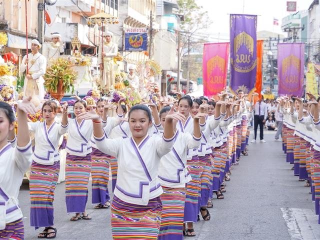 Phra That Chom Thong Blanket Parade Tradition, University of Phayao