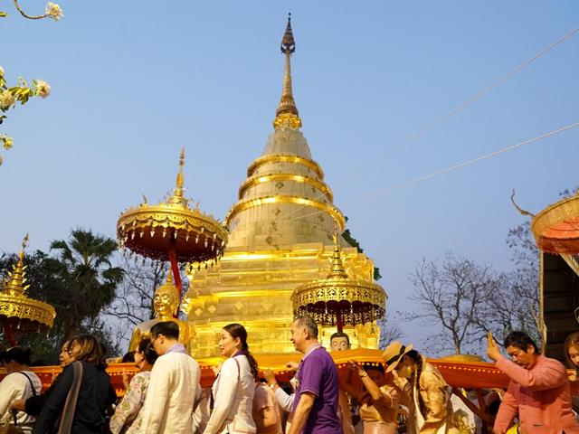 Phra That Chom Thong Blanket Parade Tradition, University of Phayao
