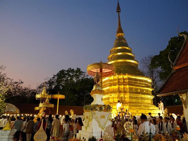 Phra That Chom Thong Blanket Parade Tradition, University of Phayao