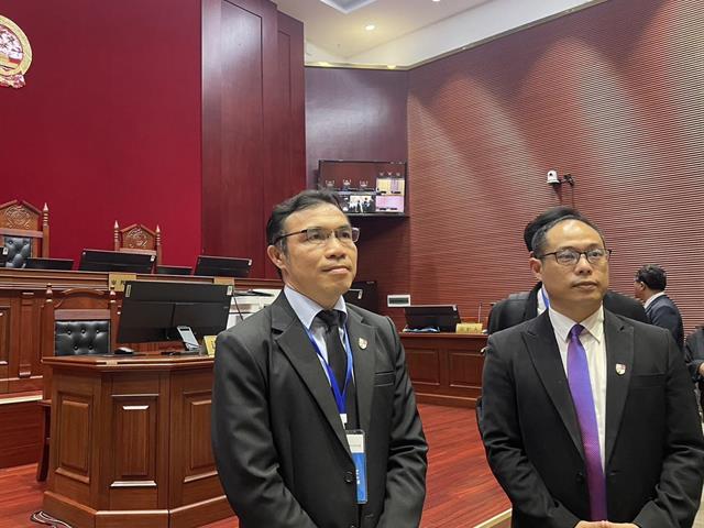 หนึ่งแถบหนึ่งเส้นทาง