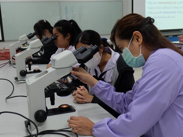 คณะวิทยาศาสตร์การแพทย์เปิดบ้านต้อนรับคณาจารย์และนักเรียนจากโรงเรียนพะเยาพิทยาคมเพื่อฝึกปฏิบัติการทางด้านวิทยาศาสตร์การแพทย์