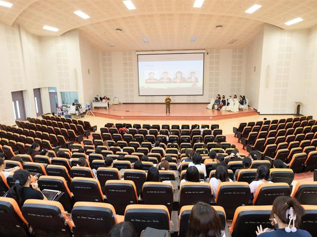 คณะศิลปศาสตร์จัดโครงการปฐมนิเทศ อบรมทักษะทางภาษาและการใช้ชีวิตในมหาวิทยาลัย