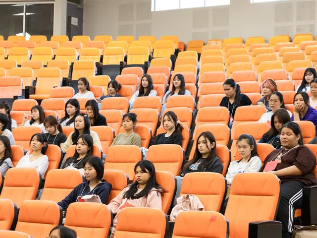 คณะศิลปศาสตร์จัดโครงการปฐมนิเทศ อบรมทักษะทางภาษาและการใช้ชีวิตในมหาวิทยาลัย