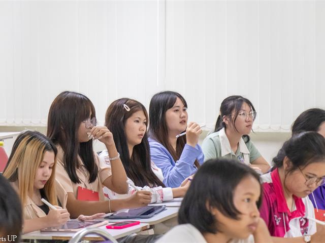 คณะศิลปศาสตร์จัดโครงการปฐมนิเทศ อบรมทักษะทางภาษาและการใช้ชีวิตในมหาวิทยาลัย