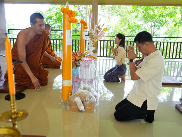 กิจกรรมถวายเทียนพรรษาประจำปี 2567 “ถือตะกร้าไปฮอมบุญ ถวายเทียนพรรษา เติมพลังใจให้ชีวิต มีความสุขตลอดกาล”  กองกลาง มหาวิทยาลัยพะเยา