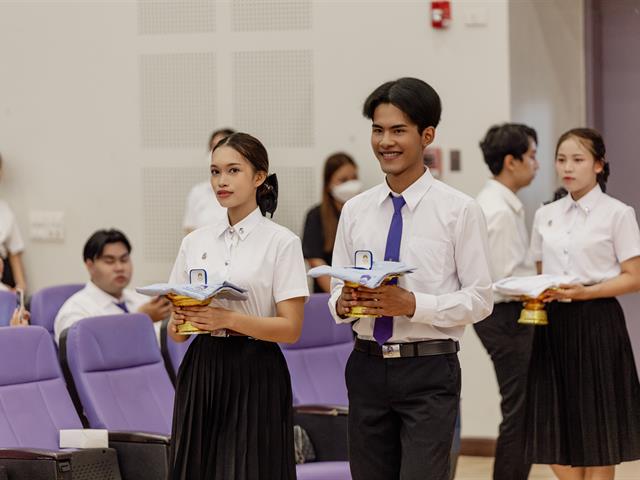 สาขาวิชาอนามัยชุมชน มพ. จัดกิจกรรมเกียรติยศ มอบเข็มพระบิดา เสื้อกาวน์ & กิจกรรมพิธีน้อมวันทา จริยา บูชาครู ประจำปีการศึกษา 2567
