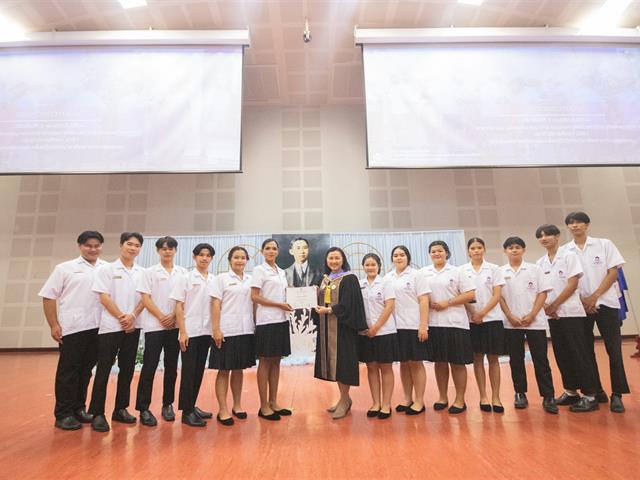 สาขาวิชาอนามัยชุมชน มพ. จัดกิจกรรมเกียรติยศ มอบเข็มพระบิดา เสื้อกาวน์ & กิจกรรมพิธีน้อมวันทา จริยา บูชาครู ประจำปีการศึกษา 2567