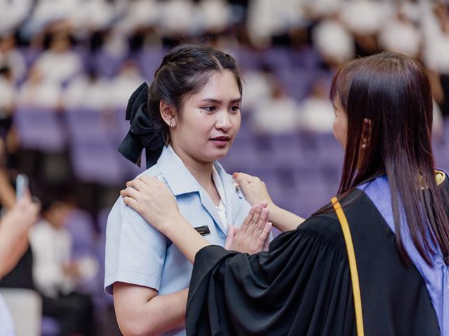 สาขาวิชาอนามัยชุมชน มพ. จัดกิจกรรมเกียรติยศ มอบเข็มพระบิดา เสื้อกาวน์ & กิจกรรมพิธีน้อมวันทา จริยา บูชาครู ประจำปีการศึกษา 2567