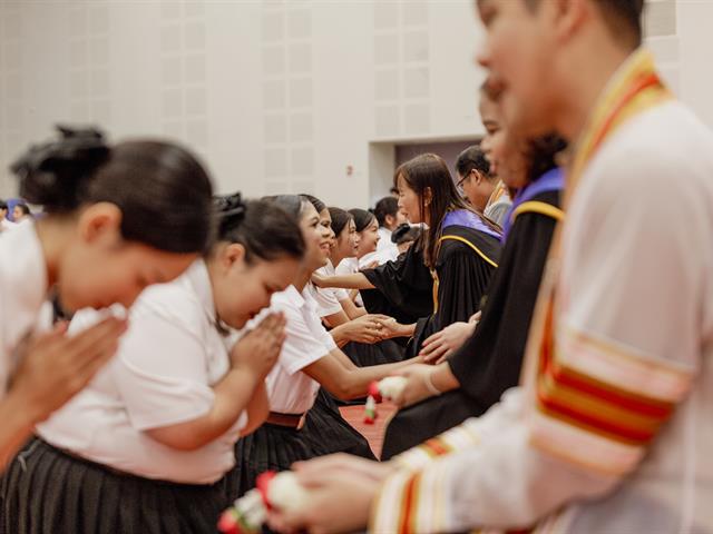 สาขาวิชาอนามัยชุมชน มพ. จัดกิจกรรมเกียรติยศ มอบเข็มพระบิดา เสื้อกาวน์ & กิจกรรมพิธีน้อมวันทา จริยา บูชาครู ประจำปีการศึกษา 2567