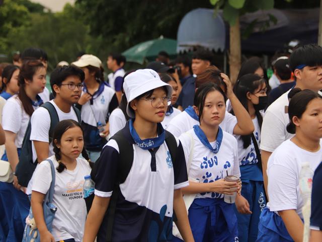 เดินเข้ามอ