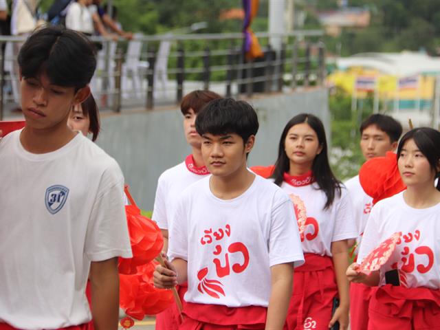 เดินเข้ามอ