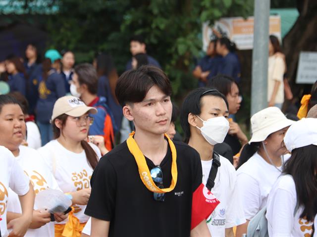 เดินเข้ามอ