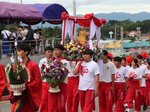 เดินเข้ามอ