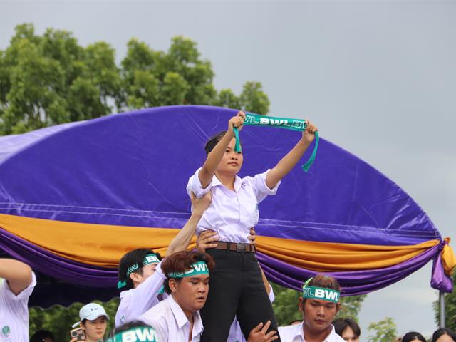 เดินเข้ามอ