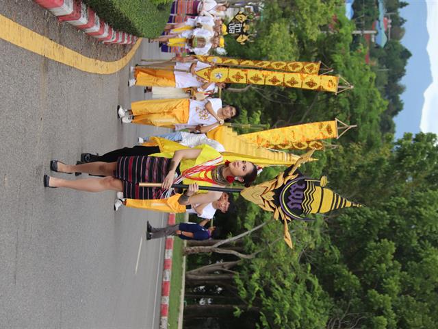 เดินเข้ามอ