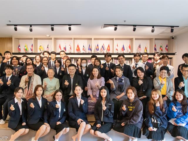 คณะศิลปศาสตร์ให้การต้อนรับคณาจารย์และนิสิตจากคณะสังคมศาสตร์ มหาวิทยาลัยราชภัฏเชียงราย