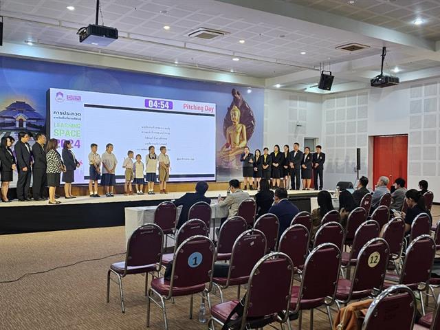 คณะศิลปศาสตร์ขอแสดงความยินดีกับทีมนักวิจัย โครงการระบบครูพี่เลี้ยงภาษาอังกฤษ ปีที่ 2 ที่ได้รับรางวัลระดับ Gold จากการประกวด Learning Space 2024