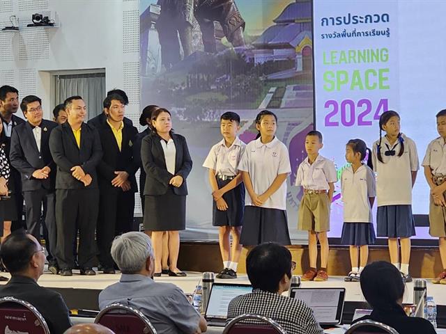 คณะศิลปศาสตร์ขอแสดงความยินดีกับทีมนักวิจัย โครงการระบบครูพี่เลี้ยงภาษาอังกฤษ ปีที่ 2 ที่ได้รับรางวัลระดับ Gold จากการประกวด Learning Space 2024