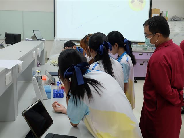 คณะวิทยาศาสตร์การแพทย์เปิดบ้านต้อนรับนักเรียนชั้นมัธยมศึกษาปีที่ 5 พร้อมด้วยคณะครูจากโรงเรียนเทศบาล 6 นครเชียงราย เพื่อเข้าฝึกปฏิบัติการทางด้านวิทยาศาสตร์การแพทย์