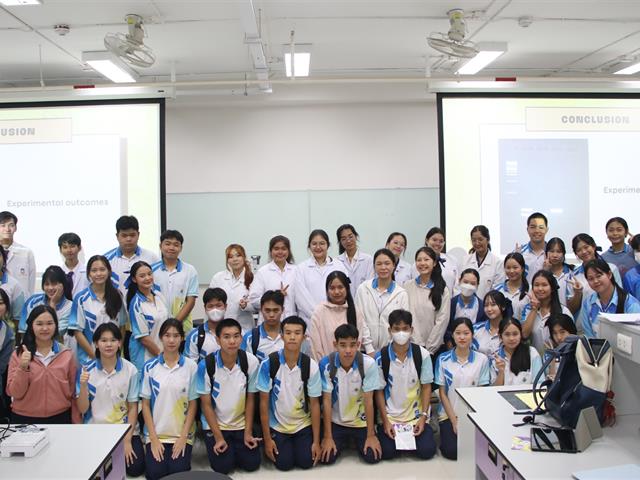 คณะวิทยาศาสตร์การแพทย์เปิดบ้านต้อนรับนักเรียนชั้นมัธยมศึกษาปีที่ 5 พร้อมด้วยคณะครูจากโรงเรียนเทศบาล 6 นครเชียงราย เพื่อเข้าฝึกปฏิบัติการทางด้านวิทยาศาสตร์การแพทย์
