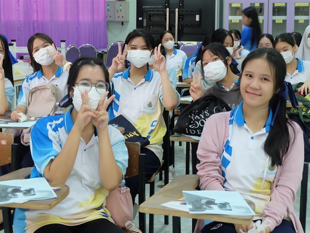 คณะวิทยาศาสตร์การแพทย์เปิดบ้านต้อนรับนักเรียนชั้นมัธยมศึกษาปีที่ 5 พร้อมด้วยคณะครูจากโรงเรียนเทศบาล 6 นครเชียงราย เพื่อเข้าฝึกปฏิบัติการทางด้านวิทยาศาสตร์การแพทย์