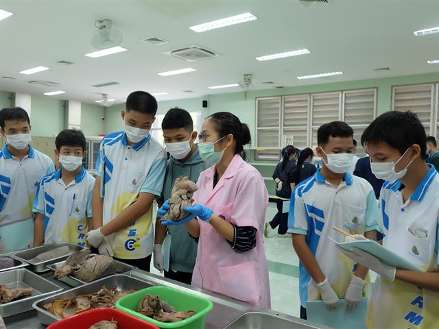 คณะวิทยาศาสตร์การแพทย์เปิดบ้านต้อนรับนักเรียนชั้นมัธยมศึกษาปีที่ 5 พร้อมด้วยคณะครูจากโรงเรียนเทศบาล 6 นครเชียงราย เพื่อเข้าฝึกปฏิบัติการทางด้านวิทยาศาสตร์การแพทย์
