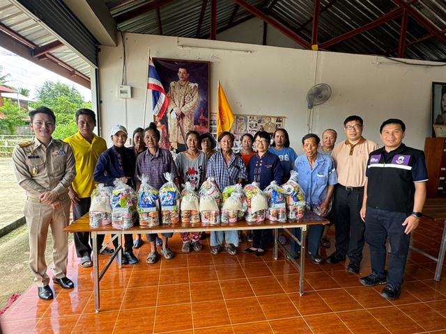 มหาวิทยาลัยพะเยา กรรมการส่งเสริมกิจการมหาวิทยาลัยพะเยา ร่วมต้อนรับองคมนตรี ลงพื้นที่ช่วยเหลือผู้ประสบอุทกภัยน้ำท่วมอำเภอเชียงม่วน จังหวัดพะเยา