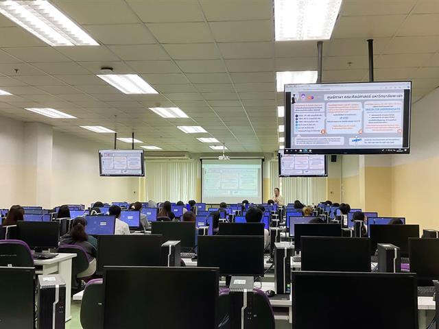 ศูนย์ภาษา คณะศิลปศาสตร์ จัดทดสอบวัดความรู้ภาษาอังกฤษด้วยโปรแกรมสำเร็จรูป และจัดทดสอบวัดความรู้ภาษาอังกฤษ โดยข้อสอบศูนย์ภาษา (UP-STEP)