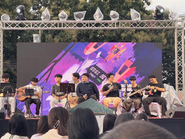 มหาวิทยาลัยพะเยาจัดโครงการสภานิสิตสัญจรสู่เสียงสะท้อนของนิสิต แลกเปลี่ยนความคิดเห็น พัฒนาอัตลักษณ์นิสิต 