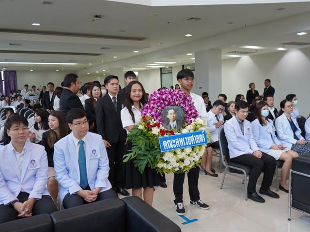 คณะสหเวชศาสตร์ เข้าร่วมพิธีวางพวงมาลาถวายสักการะแก่พระราชบิดาแห่งการแพทย์แผนปัจจุบันและการสาธารณสุขไทย เนื่องในวันมหิดล ประจำปี 2567