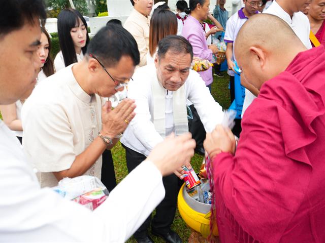 มหาวิทยาลัยพะเยา จัดกิจกรรมประเพณีตักบาตรเทโวโรหณะ ประจำปี 2567