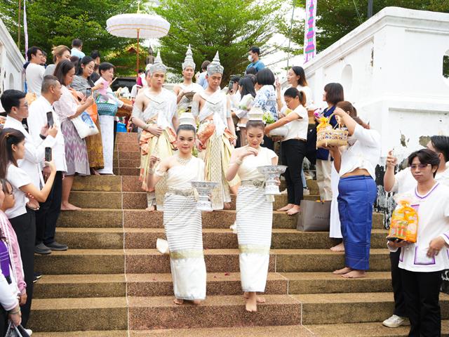 มหาวิทยาลัยพะเยา จัดกิจกรรมประเพณีตักบาตรเทโวโรหณะ ประจำปี 2567