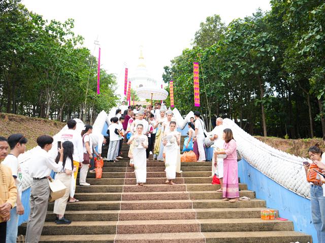 มหาวิทยาลัยพะเยา จัดกิจกรรมประเพณีตักบาตรเทโวโรหณะ ประจำปี 2567