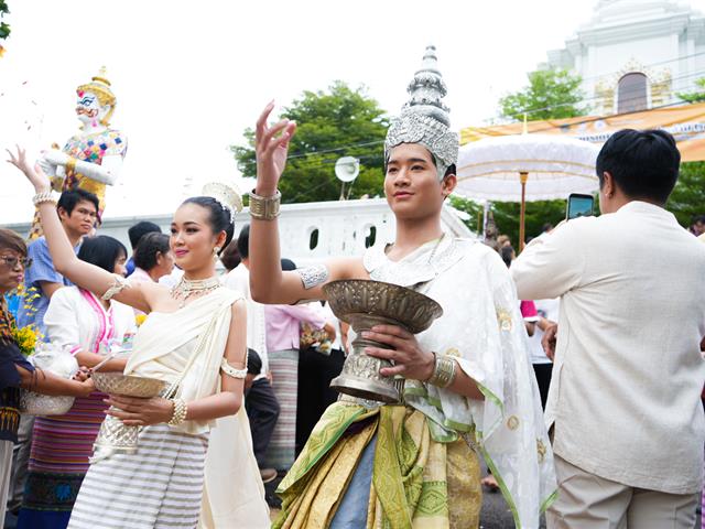 มหาวิทยาลัยพะเยา จัดกิจกรรมประเพณีตักบาตรเทโวโรหณะ ประจำปี 2567