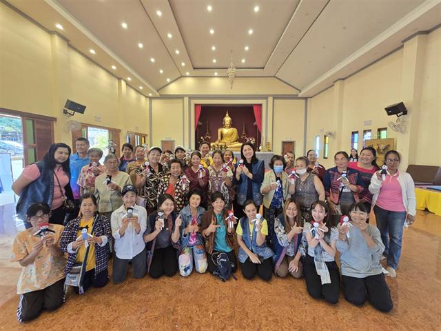 ประดิษฐ์ตุ๊กตาของที่ระลึกส่งเสริมการสร้างรายได้ให้กลุ่มผู้สูงอายุ