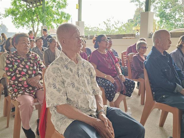 ประดิษฐ์ตุ๊กตาของที่ระลึกส่งเสริมการสร้างรายได้ให้กลุ่มผู้สูงอายุ