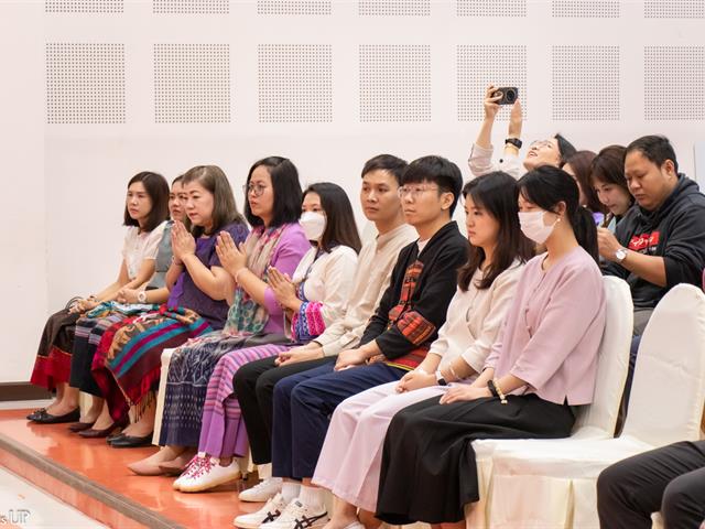 คณะศิลปศาสตร์จัดโครงการทำบุญคณะศิลปศาสตร์ และ การบรรยายธรรม  "ธรรมะนำใจ: สร้างจริยธรรมในการทำงาน" เนื่องในวันขึ้นปีใหม่ ๒๕๖๘