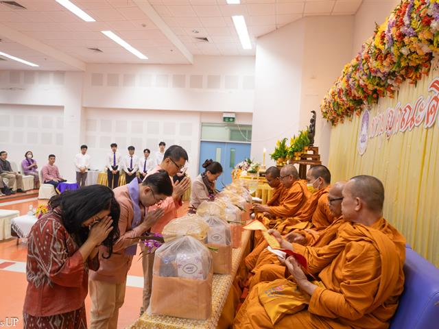 คณะศิลปศาสตร์จัดโครงการทำบุญคณะศิลปศาสตร์ และ การบรรยายธรรม  "ธรรมะนำใจ: สร้างจริยธรรมในการทำงาน" เนื่องในวันขึ้นปีใหม่ ๒๕๖๘