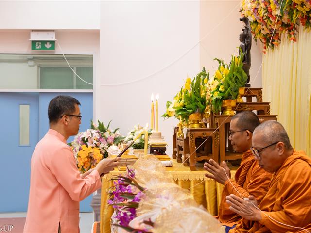 คณะศิลปศาสตร์จัดโครงการทำบุญคณะศิลปศาสตร์ และ การบรรยายธรรม  "ธรรมะนำใจ: สร้างจริยธรรมในการทำงาน" เนื่องในวันขึ้นปีใหม่ ๒๕๖๘