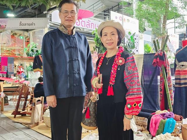 ร่วมพิธีเปิดงานอัตลักษณ์อาภรณ์นครเชียงราย