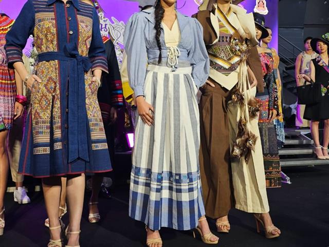 ร่วมพิธีเปิดงานอัตลักษณ์อาภรณ์นครเชียงราย