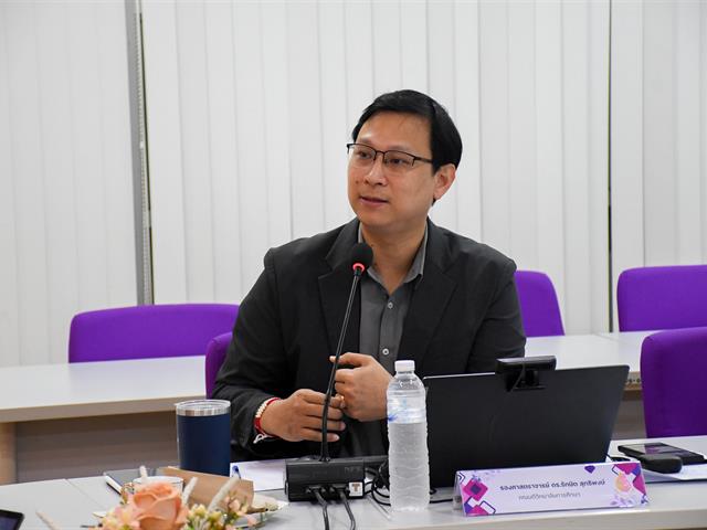 วิทยาลัยการศึกษา จัดอบรมเชิงปฏิบัติการเรื่อง “การสร้างผลงานทางวิชาการ ประเภทหนังสือ ตำราและงานวิจัยที่มีผลกระทบสูง เพื่อตอบโจทย์การศึกษากับการพัฒนาเศรษฐกิจ”
