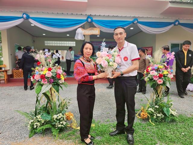 ร่วมพิธีเปิดป้ายศูนย์ประสานงานและส่งเสริมการมีงานทำ