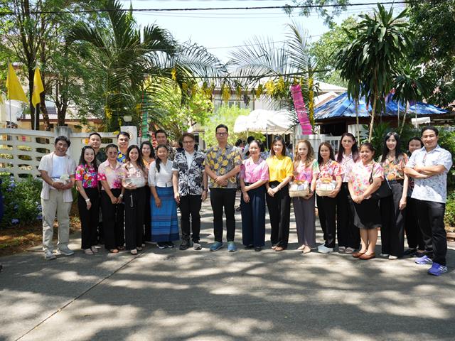 มหาวิทยาลัยพะเยา ร่วมพิธีรดน้ำดำหัวผู้ว่าราชการจังหวัดพะเยา เนื่องในเทศกาลสงกรานต์ ประเพณีปีใหม่ไทย ประจำปี 2568