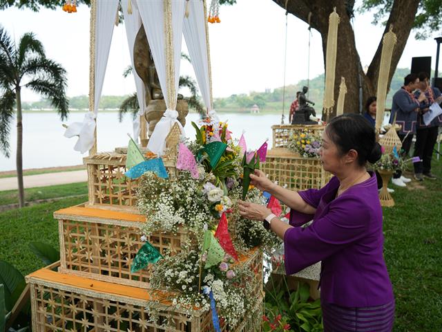มหาวิทยาลัยพะเยาจัดพิธีสระเกล้าดำหัวอธิการบดีและผู้อาวุโส เนื่องในเทศกาลสงกรานต์มหาวิทยาลัยพะเยาประจำปี 2568